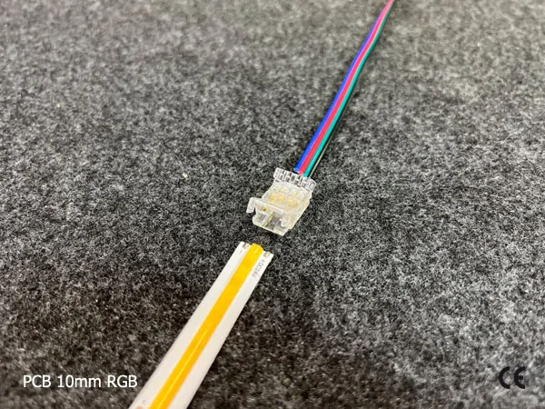 4 pin KONEKTOR pro RGB COB & SMD LED pásky, typ: LED pásek ↔ SVORKA pro přívodní vodič, PCB 10mm