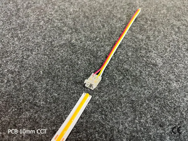 3 pin KONEKTOR pro CCT COB & SMD LED pásky, typ: LED pásek ↔ připojovací KABEL, PCB 10mm