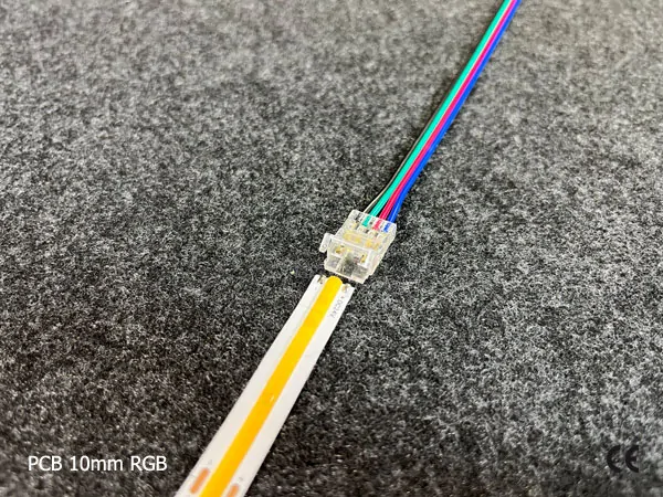 4 pin KONEKTOR pro RGB COB & SMD LED pásky, typ: LED pásek ↔ připojovací KABEL, PCB 10mm