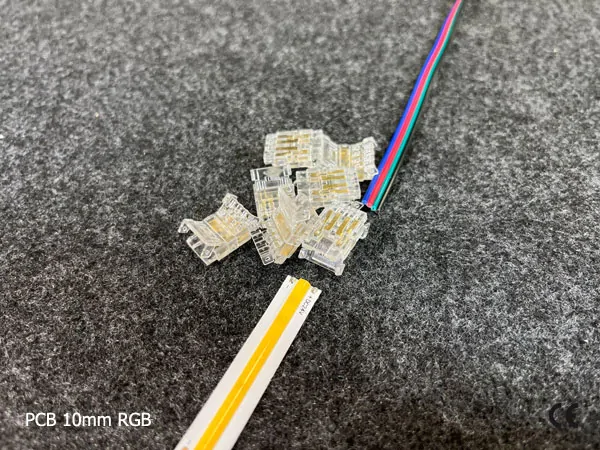 4 pin KONEKTOR pro RGB COB & SMD LED pásky, typ: LED pásek ↔ SVORKA pro přívodní vodič, PCB 10mm